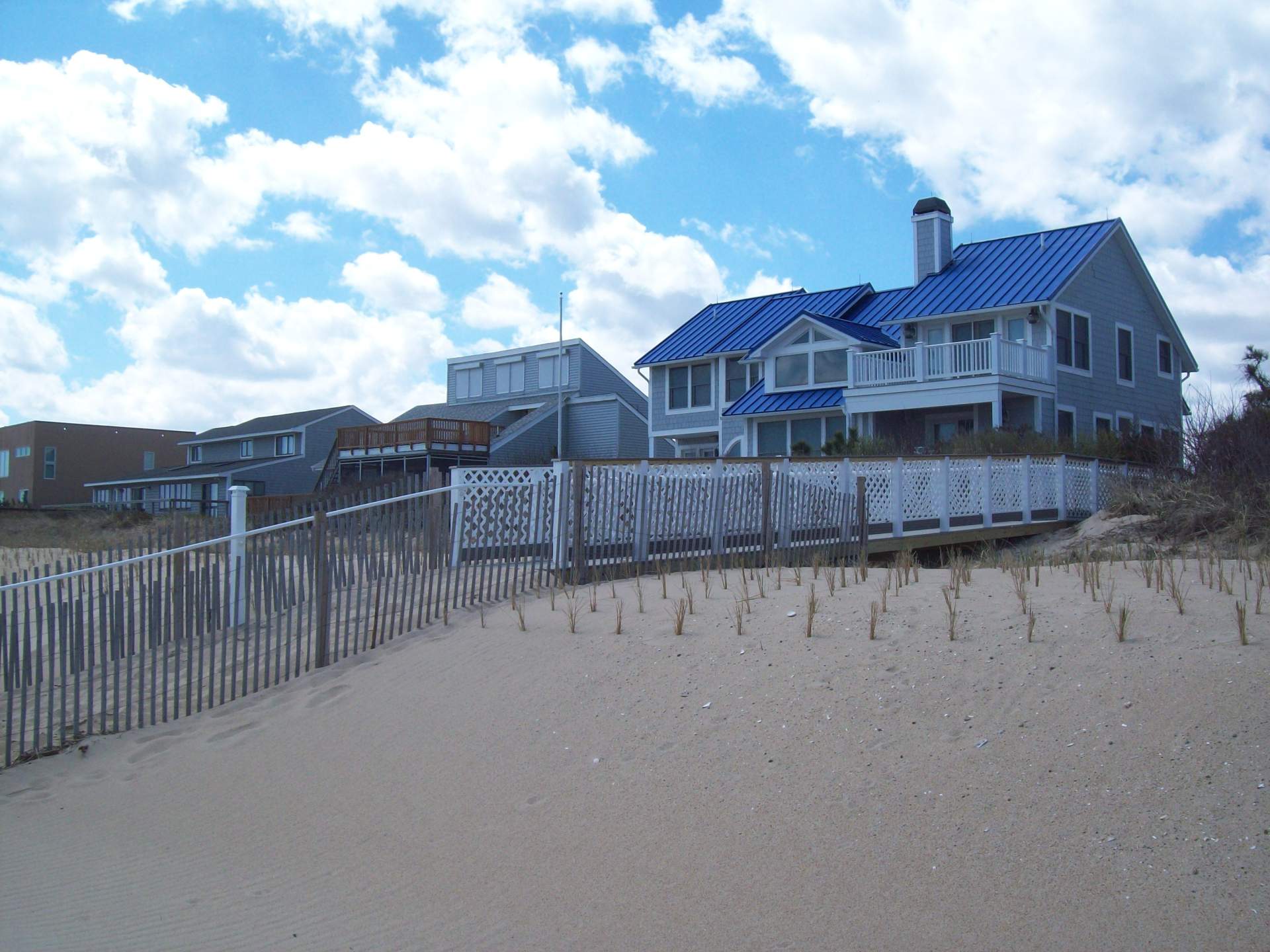 Sea Del beach access ramp with mobi mat path handrail